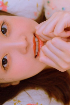 美女扒